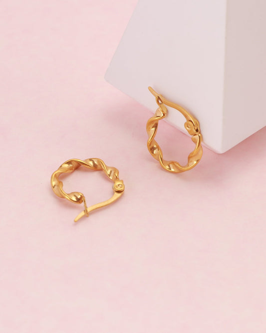 Heychic Josephine Small Twist Hoop Earrings (Gold)