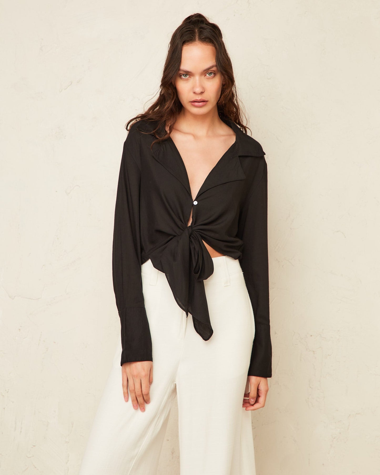 HEYCHIC Liana Collared Blouse (Black)