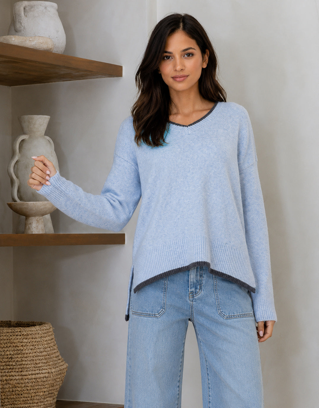 132 Fashion Jamie Contrast V Neck Knit (Blue/Choc)