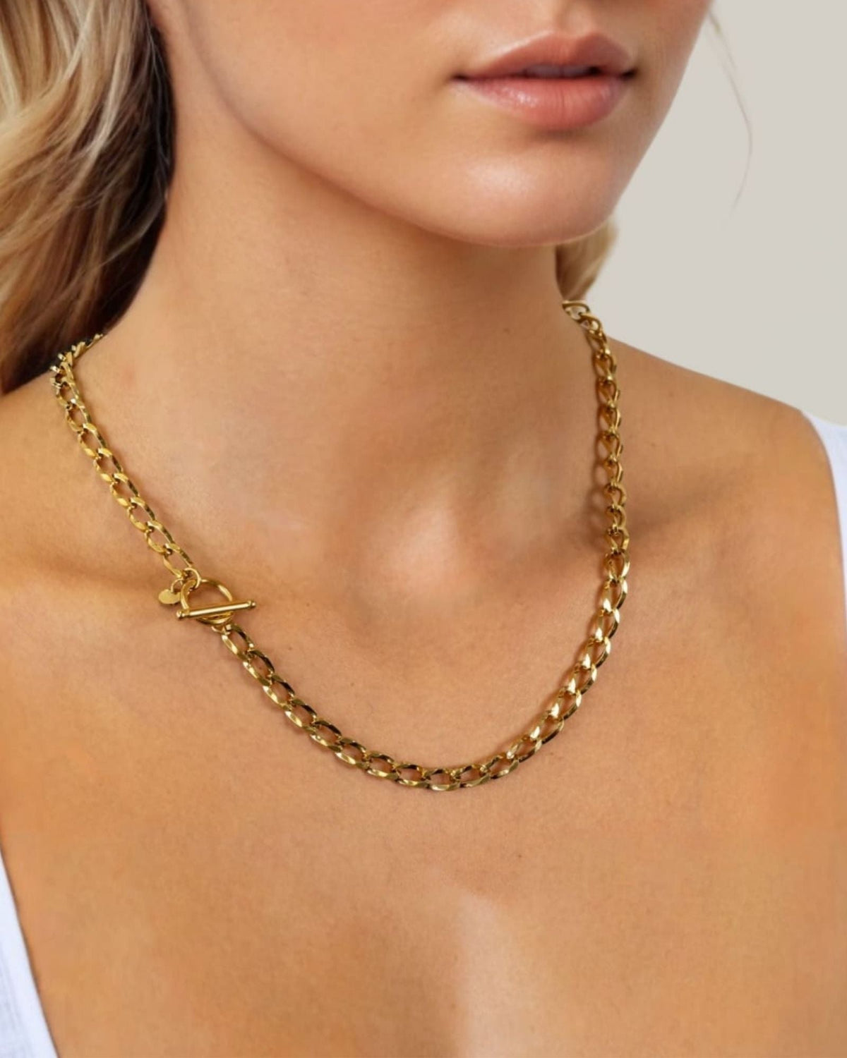 LAVANA Off Duty T-Bar Gold Chain Necklace