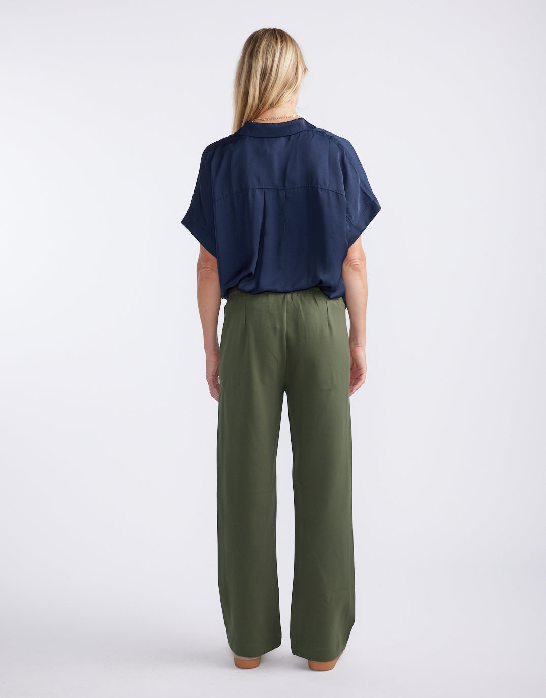 White & Co. Timeless Straight Leg Ponte Pant (Khaki / Navy)