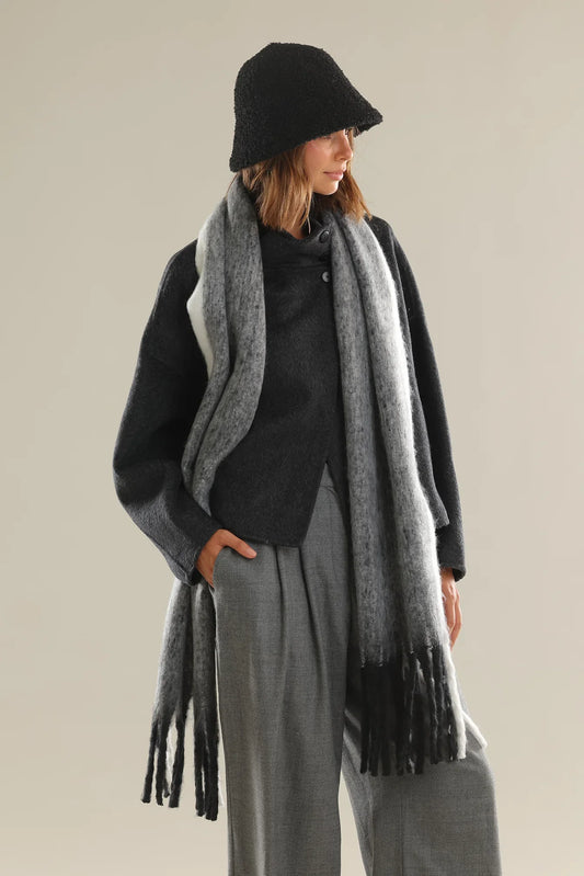 Betty Basics Cosette Chunky Two-Toned Scarf (Black / White)