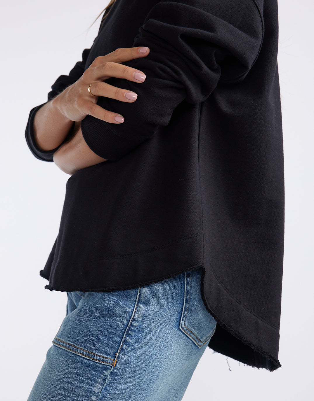 White & Co. Staple Scoop Hem Sweat (Black)