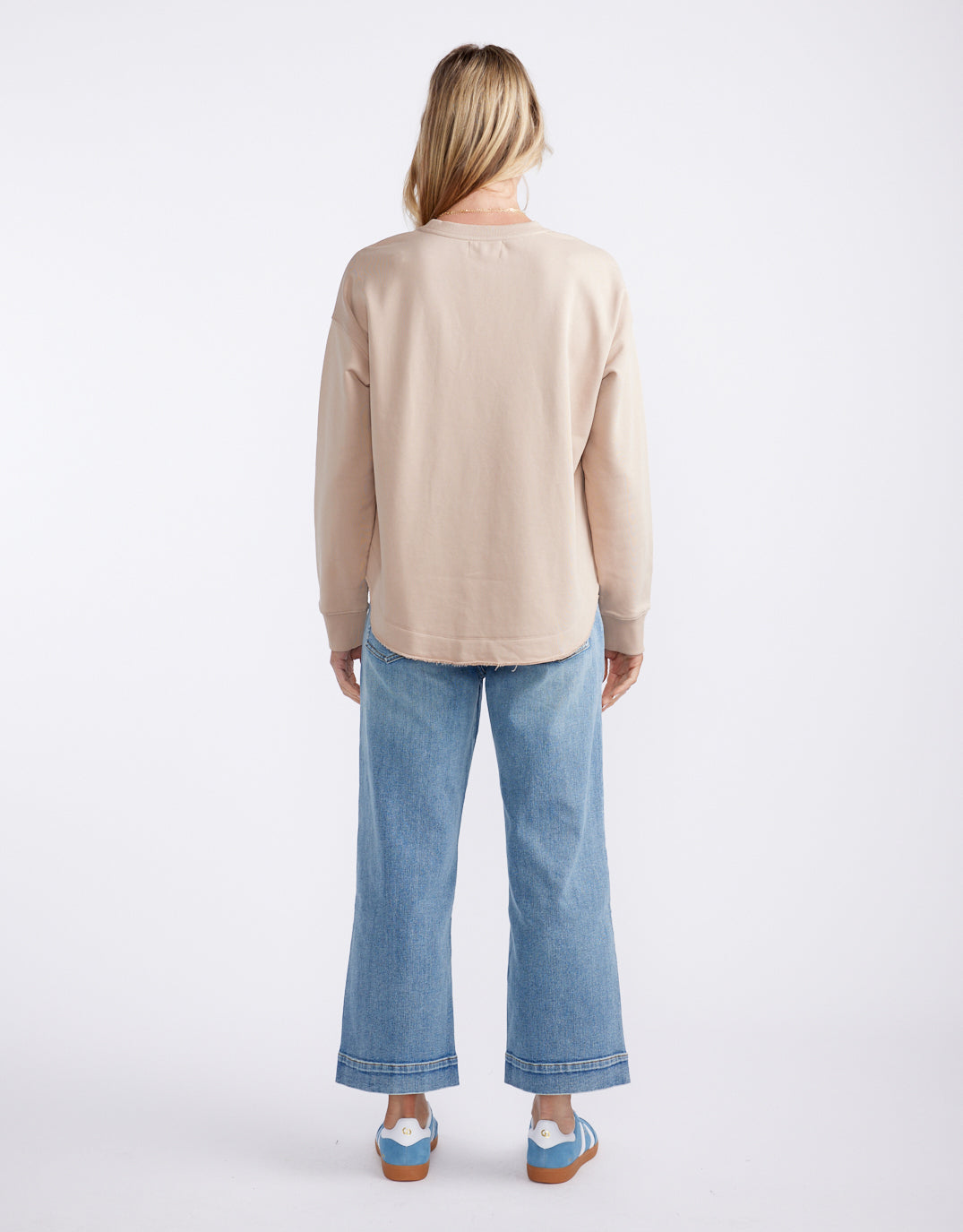 White & Co. Staple Scoop Hem Sweat (Latte)