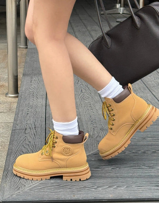 EVERAU® Aubrey Boots (Chestnut)