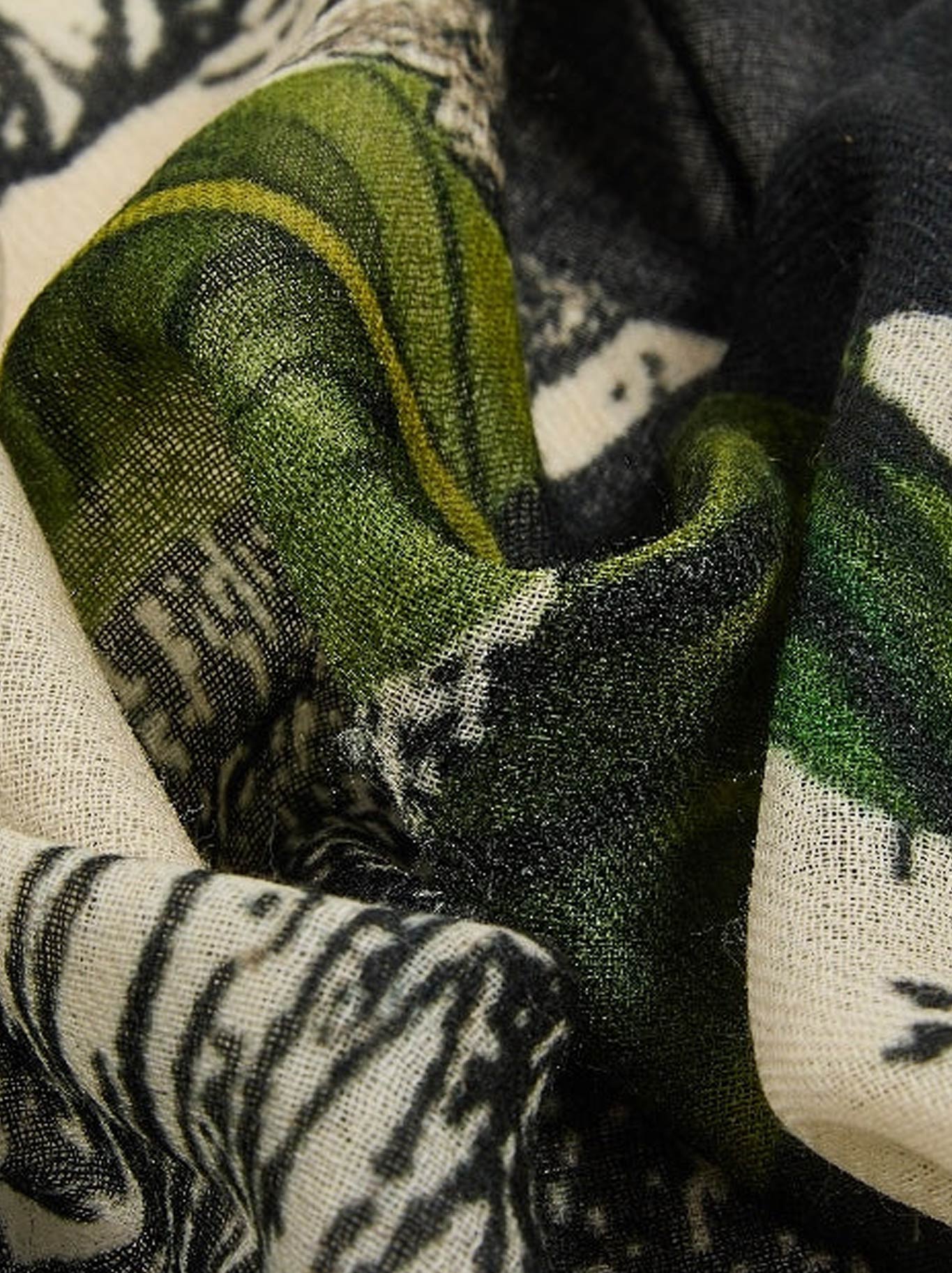 THE SCARF COMPANY DEVON WOOL SCARF (Black White)