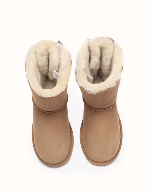 URBAN UGG® Short Back Bow Boots (Chestnut)