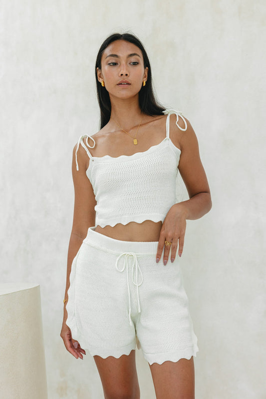 Heychic Jessi Scallop Cropped Knit Top (Off-White)