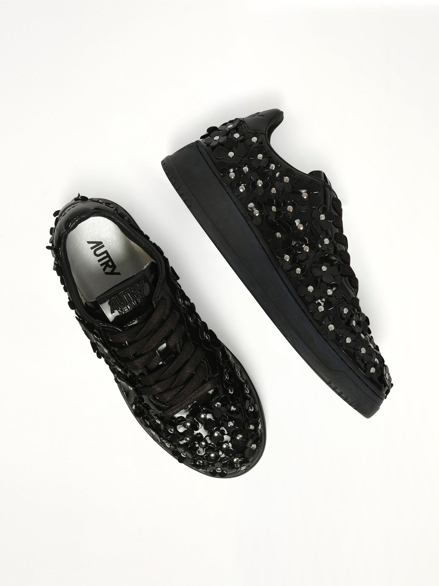 AUTRY Medalist Low Patent Flower Sneaker (Black)
