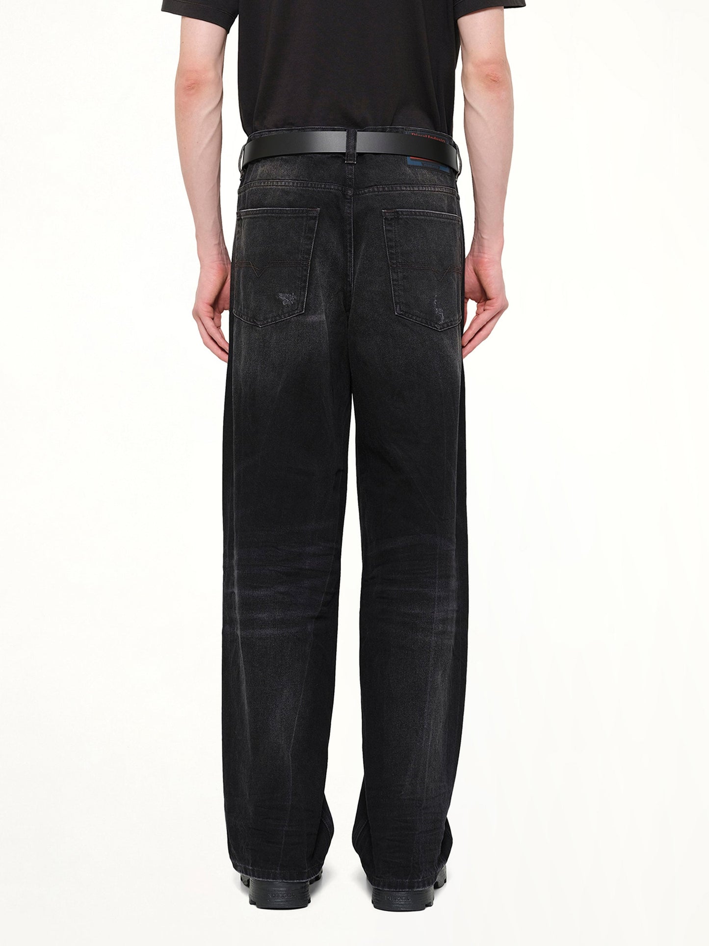 DIESEL 2001 D-MACRO Relaxed Jeans (Black)