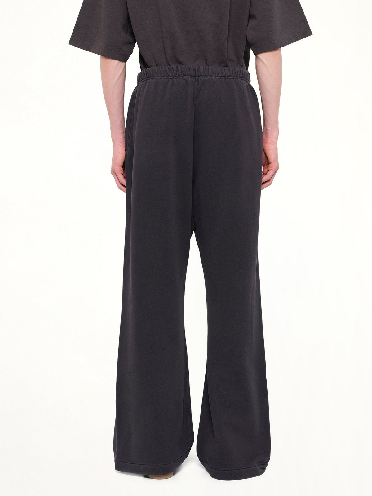 FEAR OF GOD ESSENTIALS Training Classic Fit Flare Sweatpant (Black)