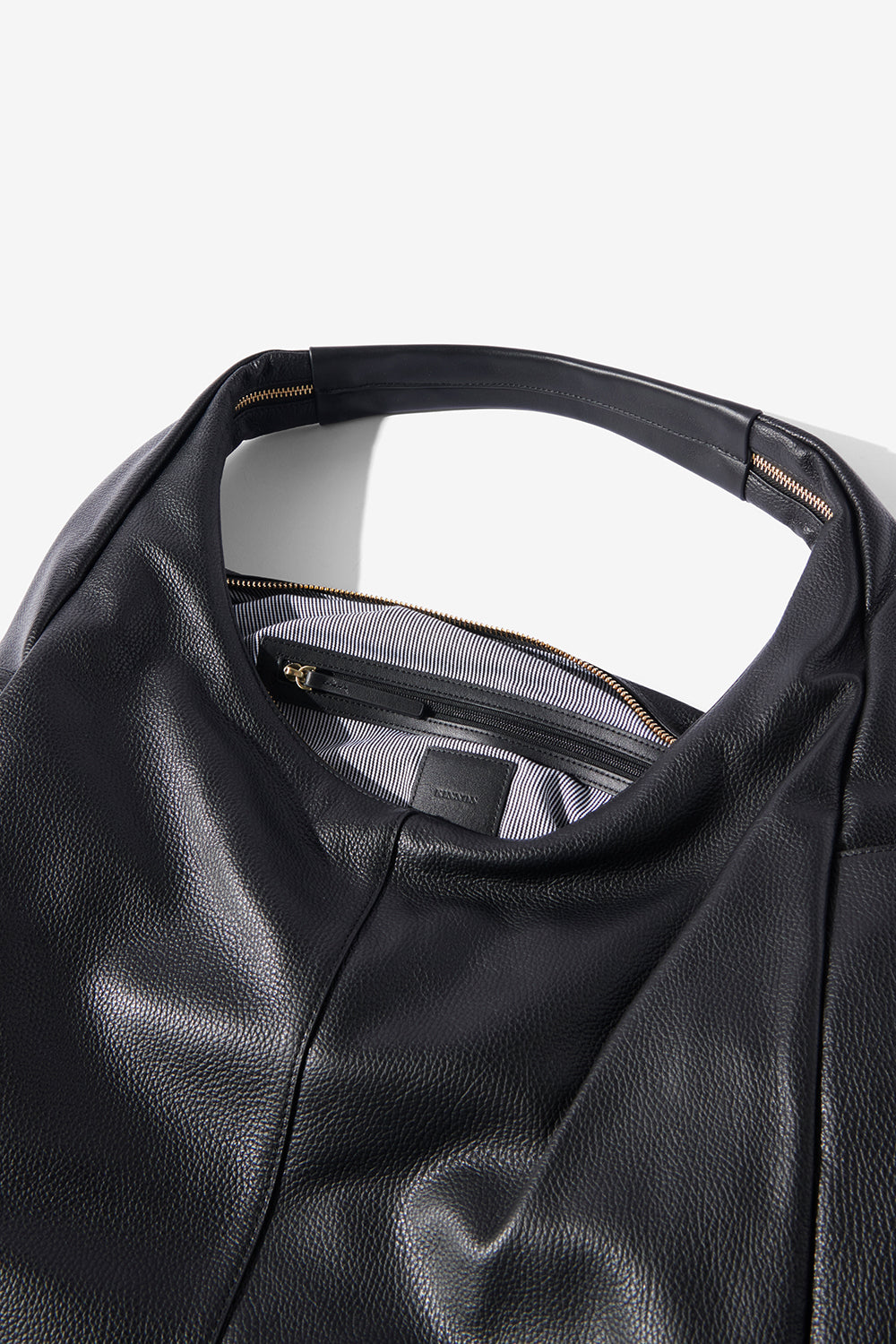 KINNON AMELIA TRAVEL + WEEKENDER BAG (Black)
