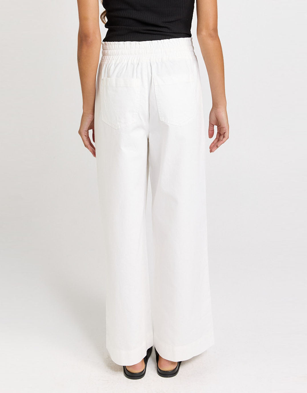 Betty Basics Safra Relax Leg Jean (White)