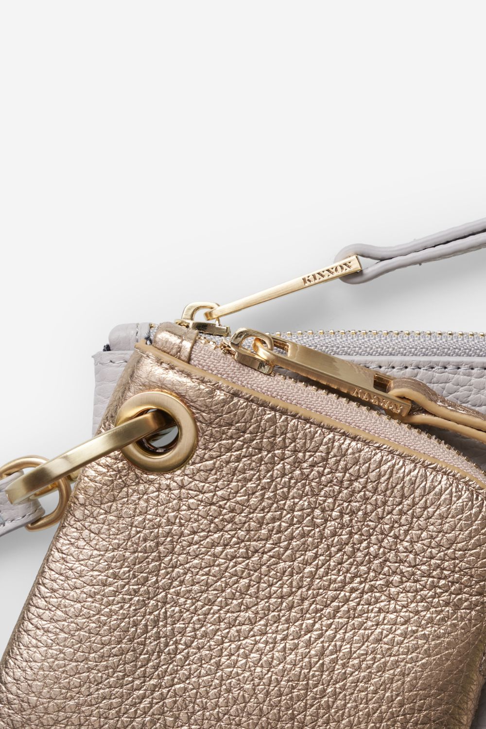KINNON EADIE CLUTCH DOVE /GOLD (Grey)