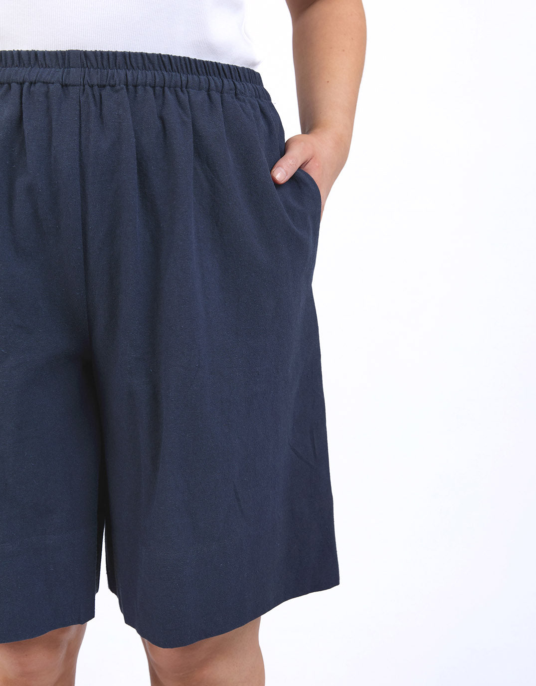 Elm Ginny Linen Shorts (Navy)