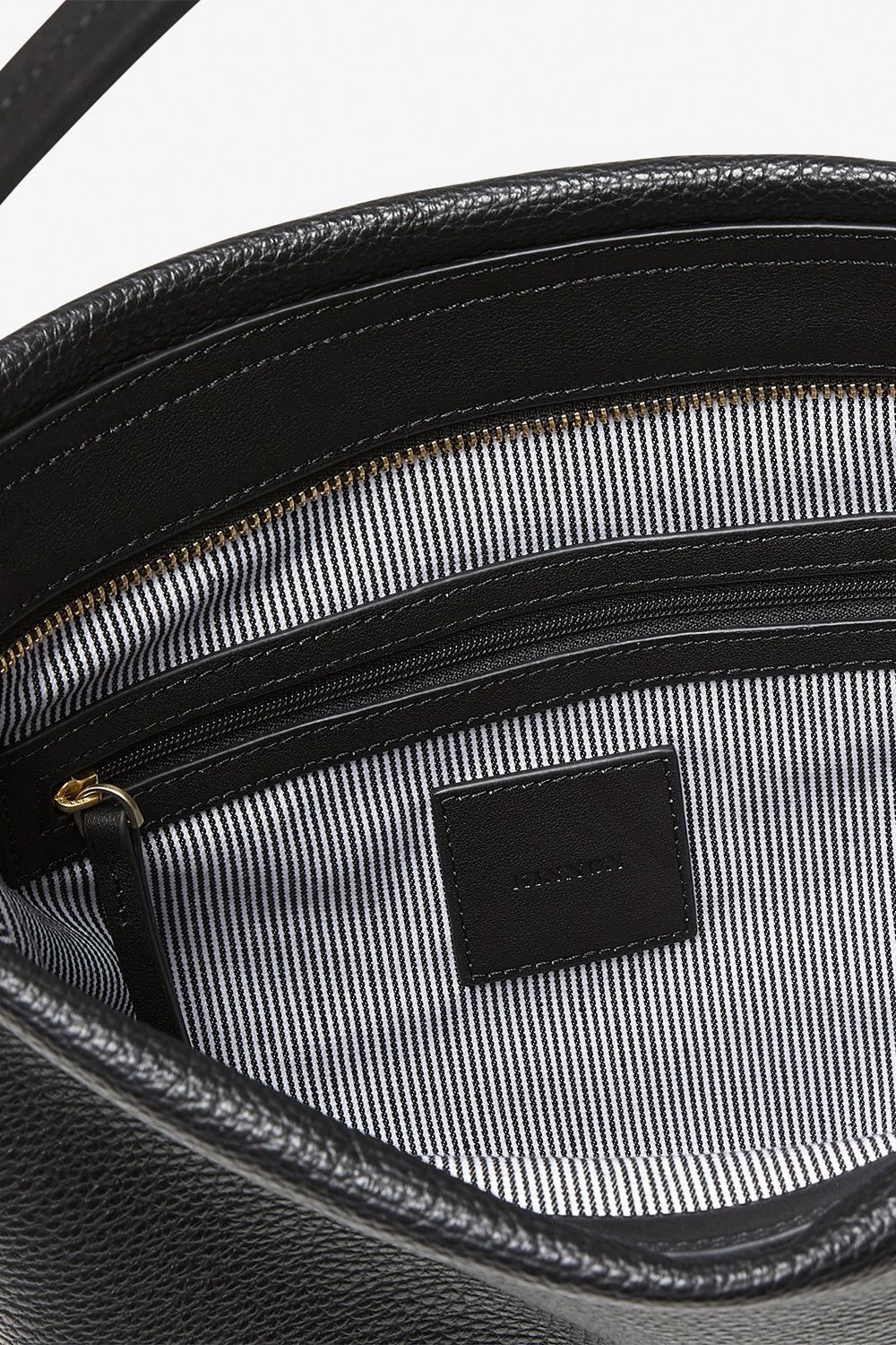 KINNON GINNI BUCKET BAG (Black)
