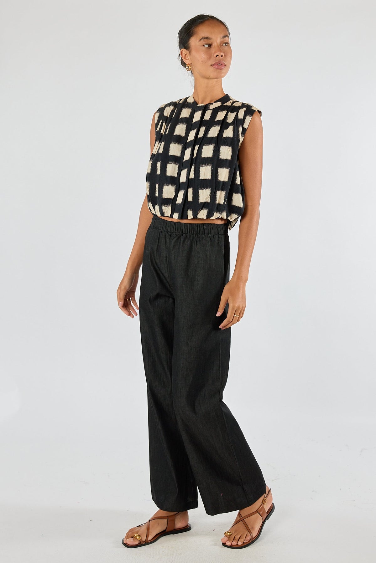 Division Itami Bloc S/Less Top (Black)