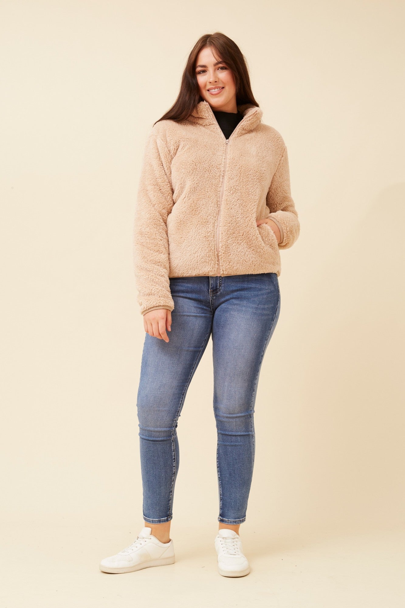 LYN FAUX FUR JACKET (PLUS) (Beige)