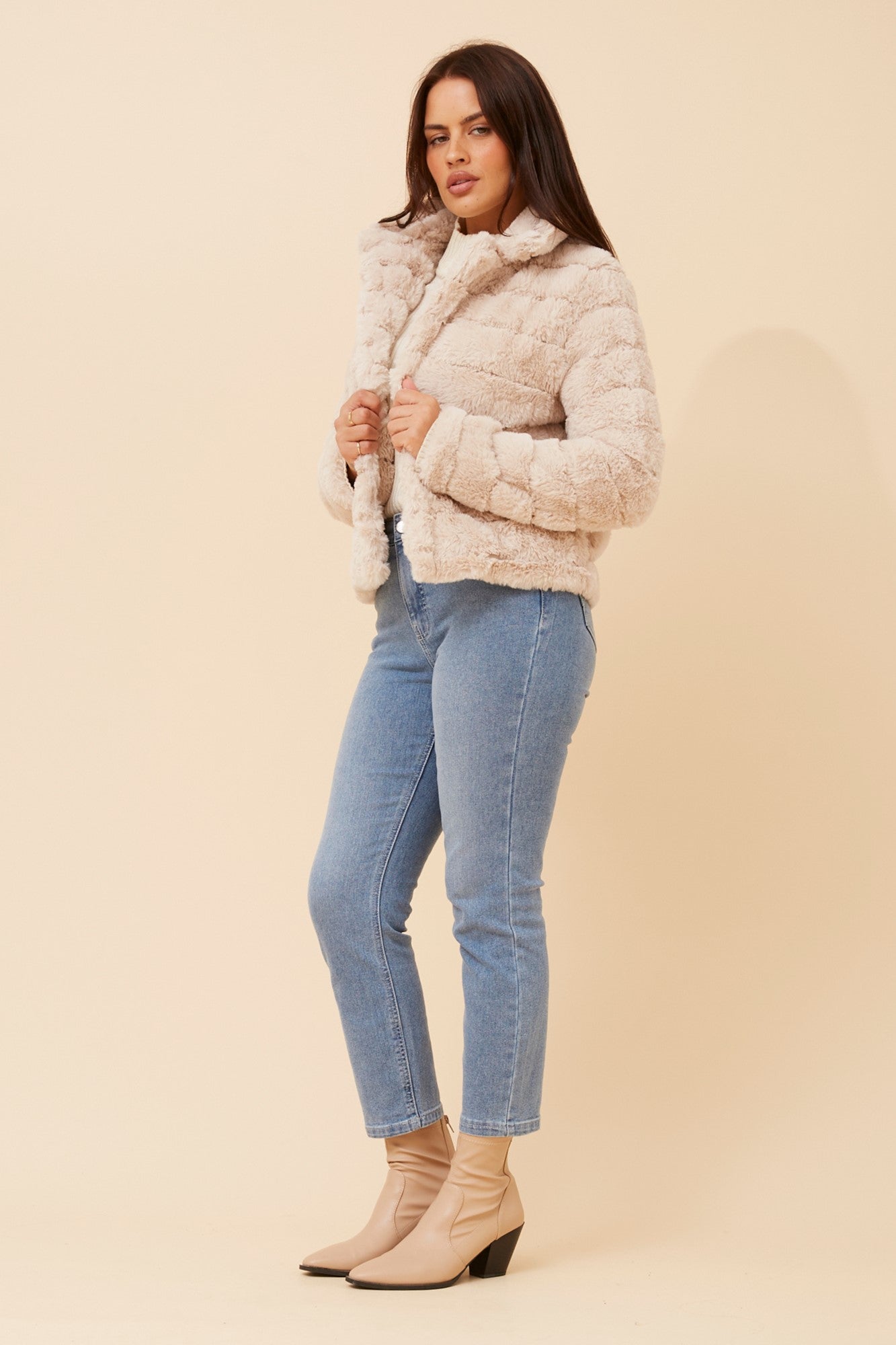 MOSCOW FAUX FUR JACKET (Beige)