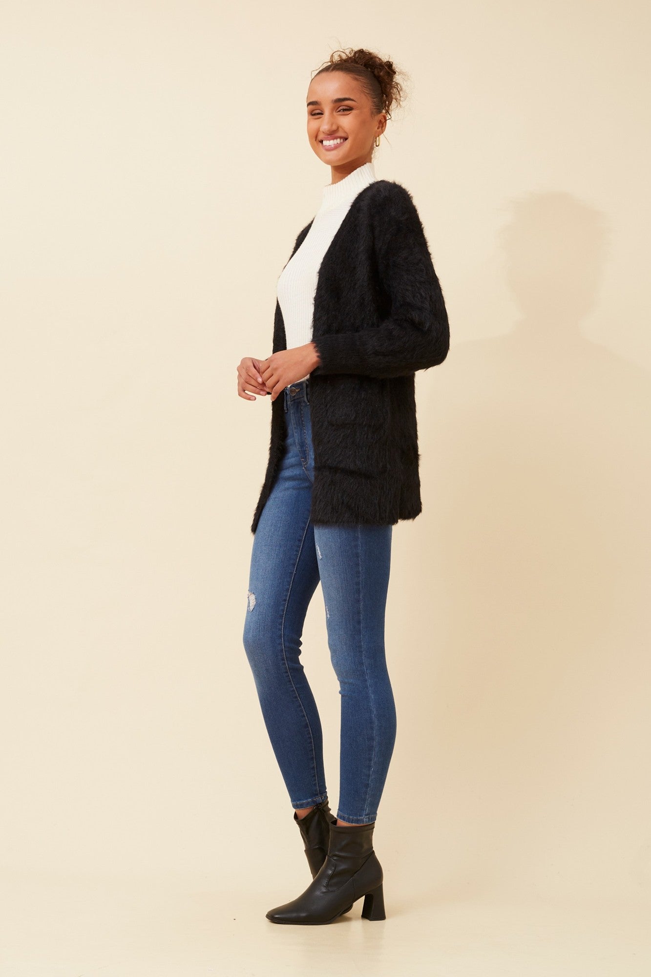LEEZA EYELASH KNIT CARDIGAN (Black)