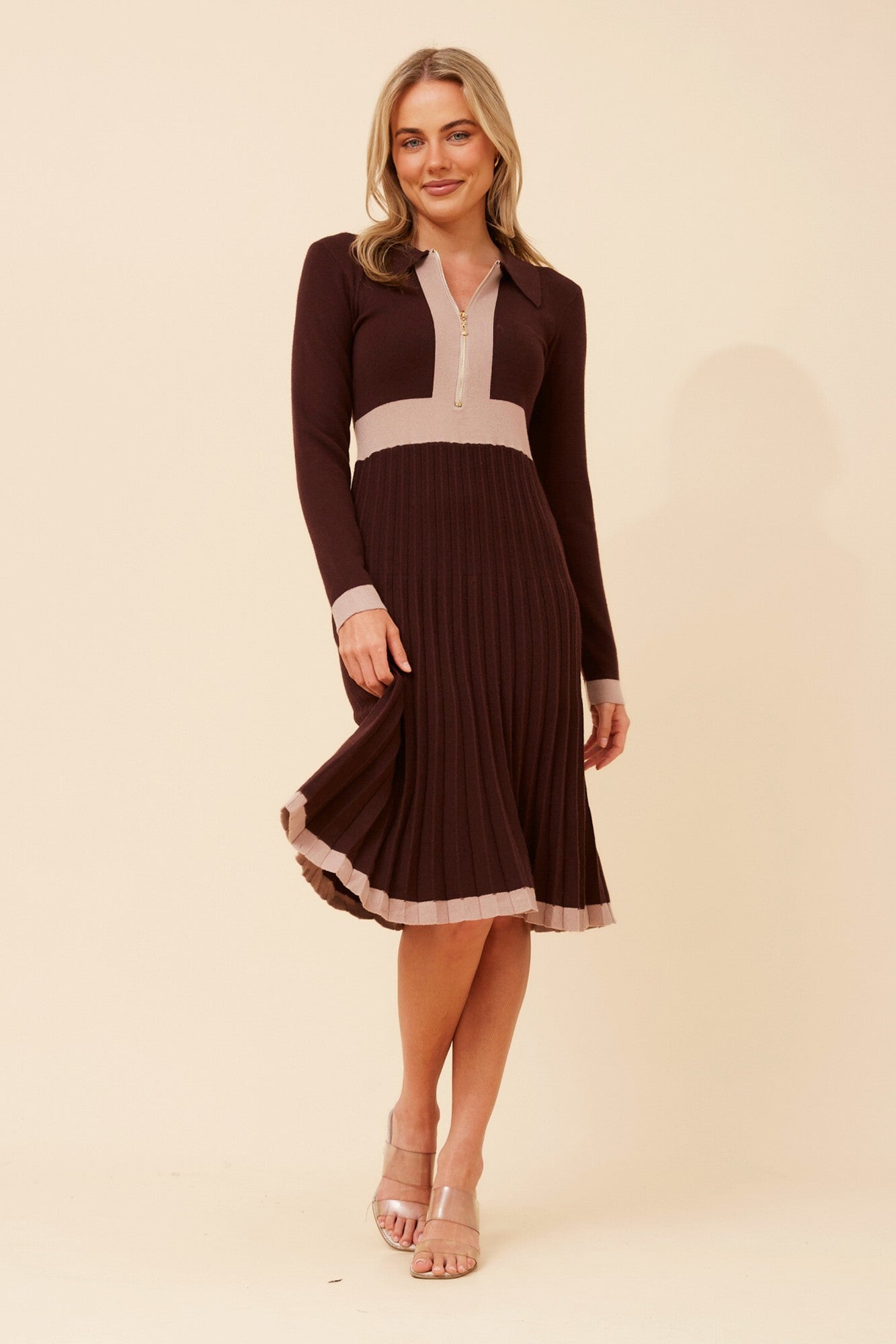 LUNARIA PLEATED DRESS (Chocolate)