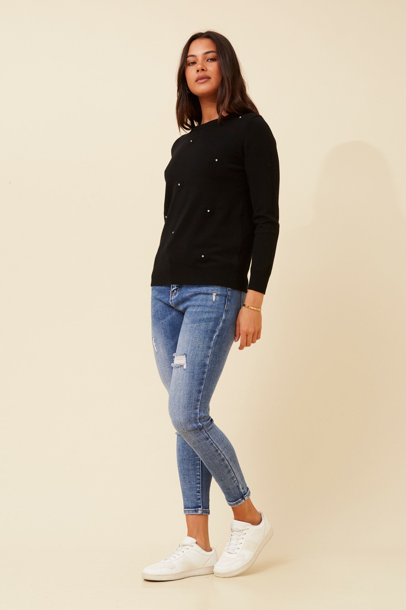 ANGIE FLOWER EMBELLISHED PULLOVER (Black)