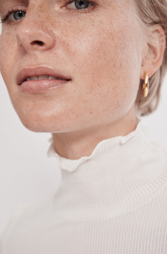 Silk Laundry Ribbed Turtleneck (White)