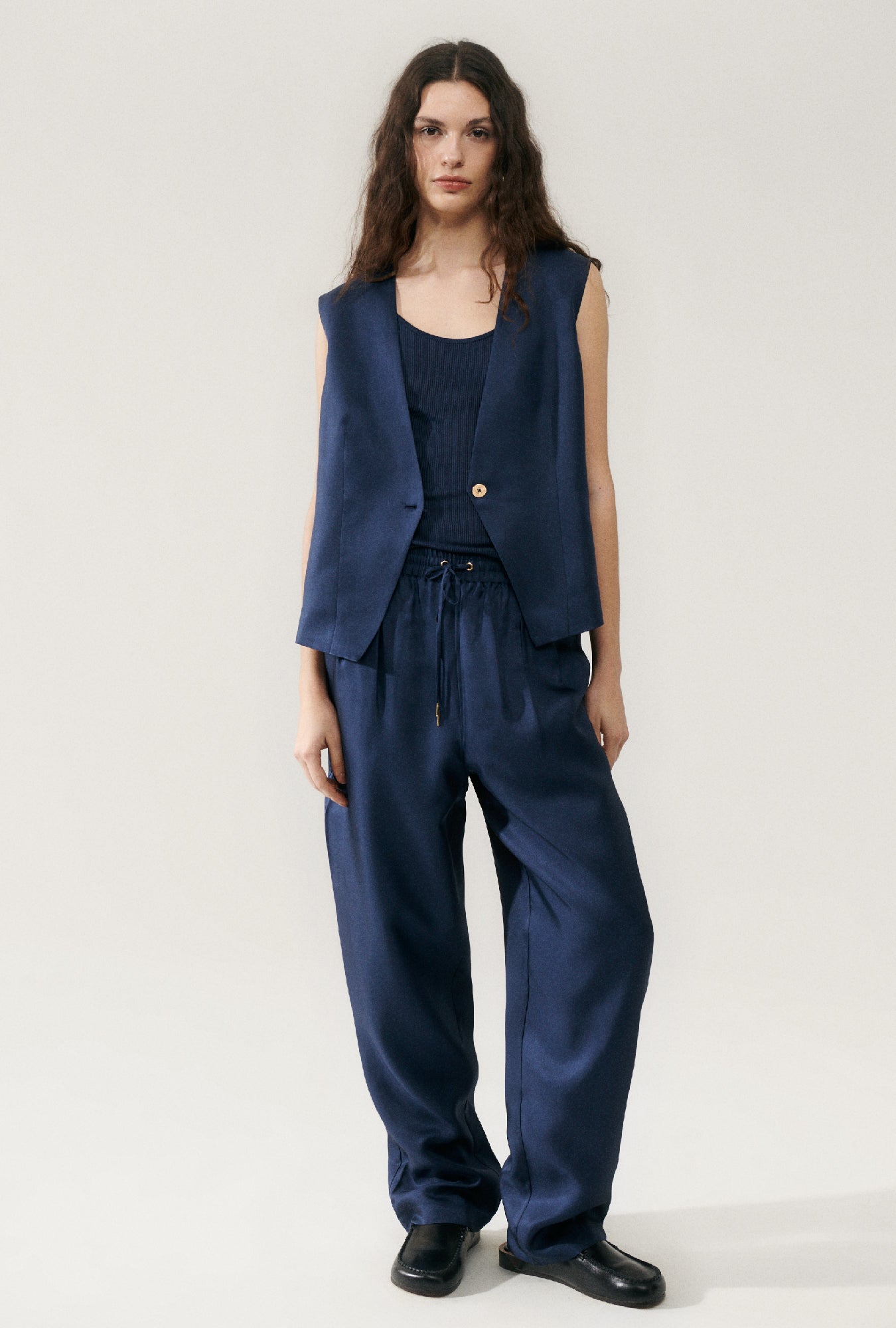 Silk Laundry Twill Slouch Vest (Midnight)