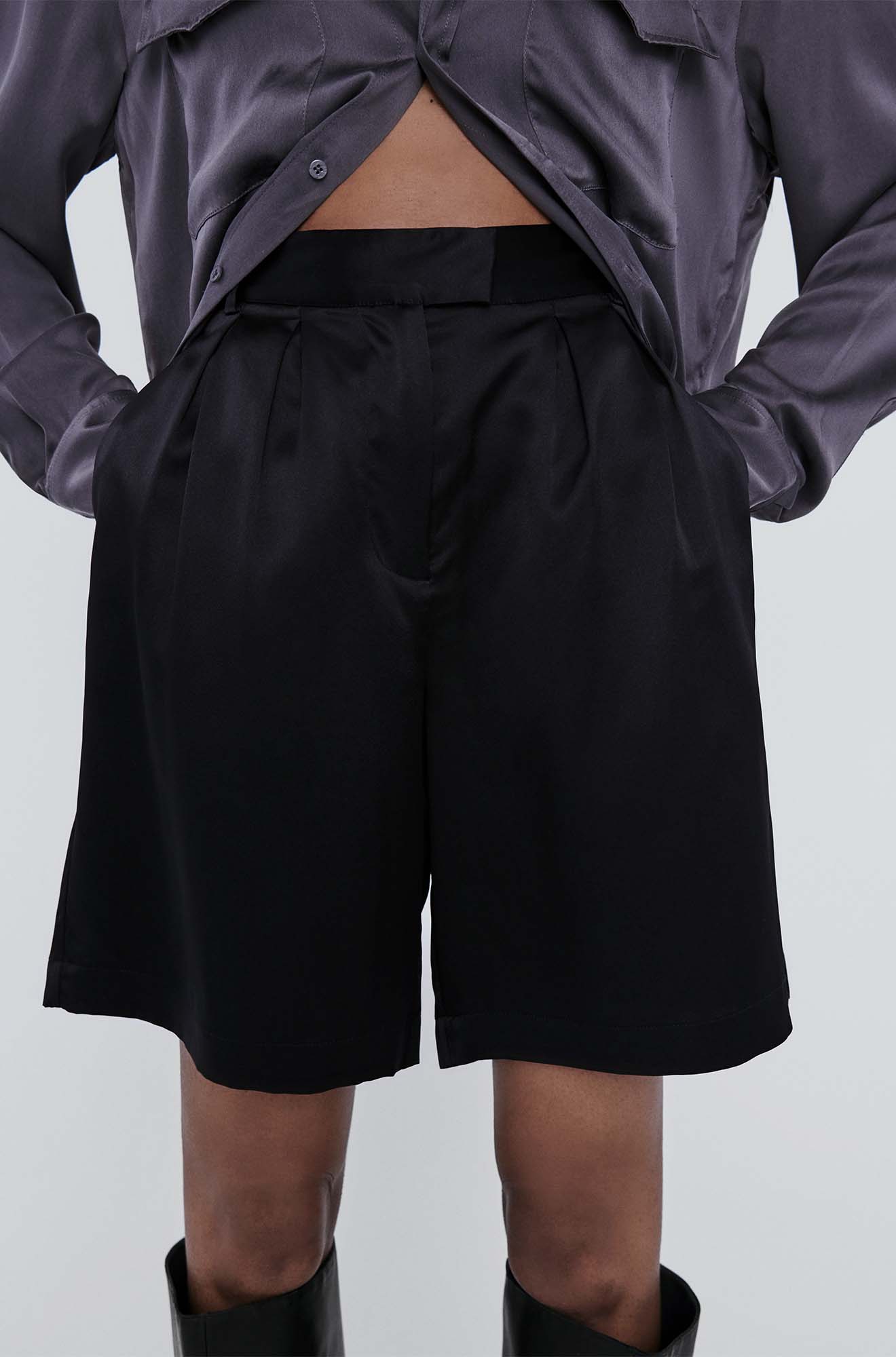 Silk Laundry Double Pleated Shorts (Black)
