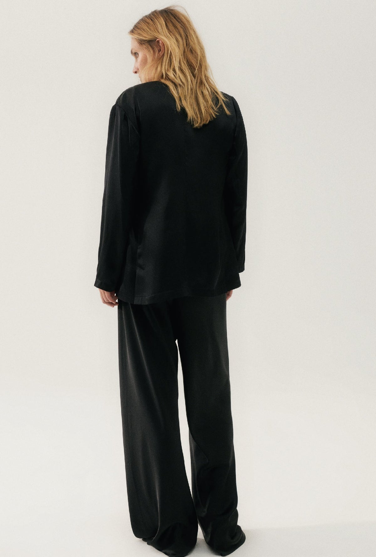 Silk Laundry Collarless Blazer (Black)
