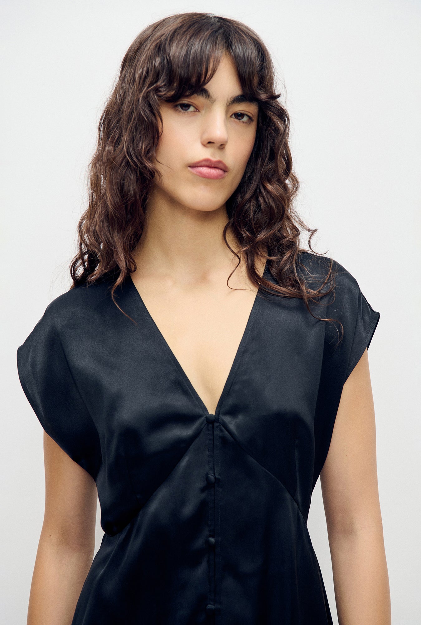 Silk Laundry V-Neck Top (Black)