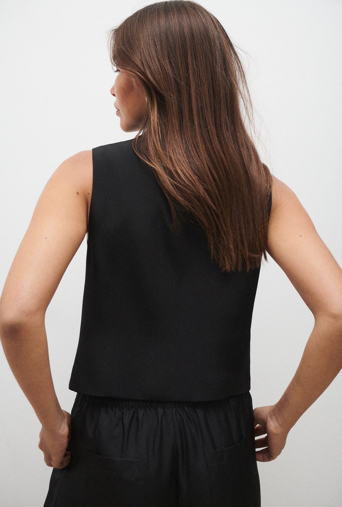 Silk Laundry Twill Vest (Black)