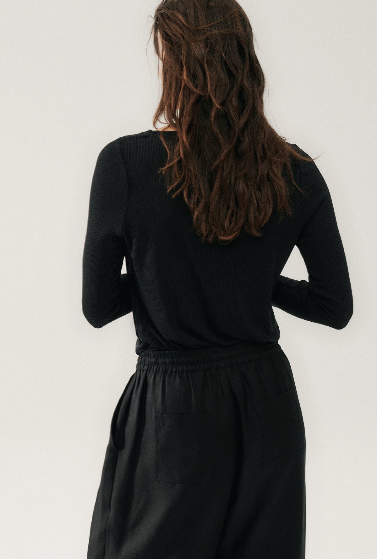 Silk Laundry Ribbed Long Sleeve Top (Black)