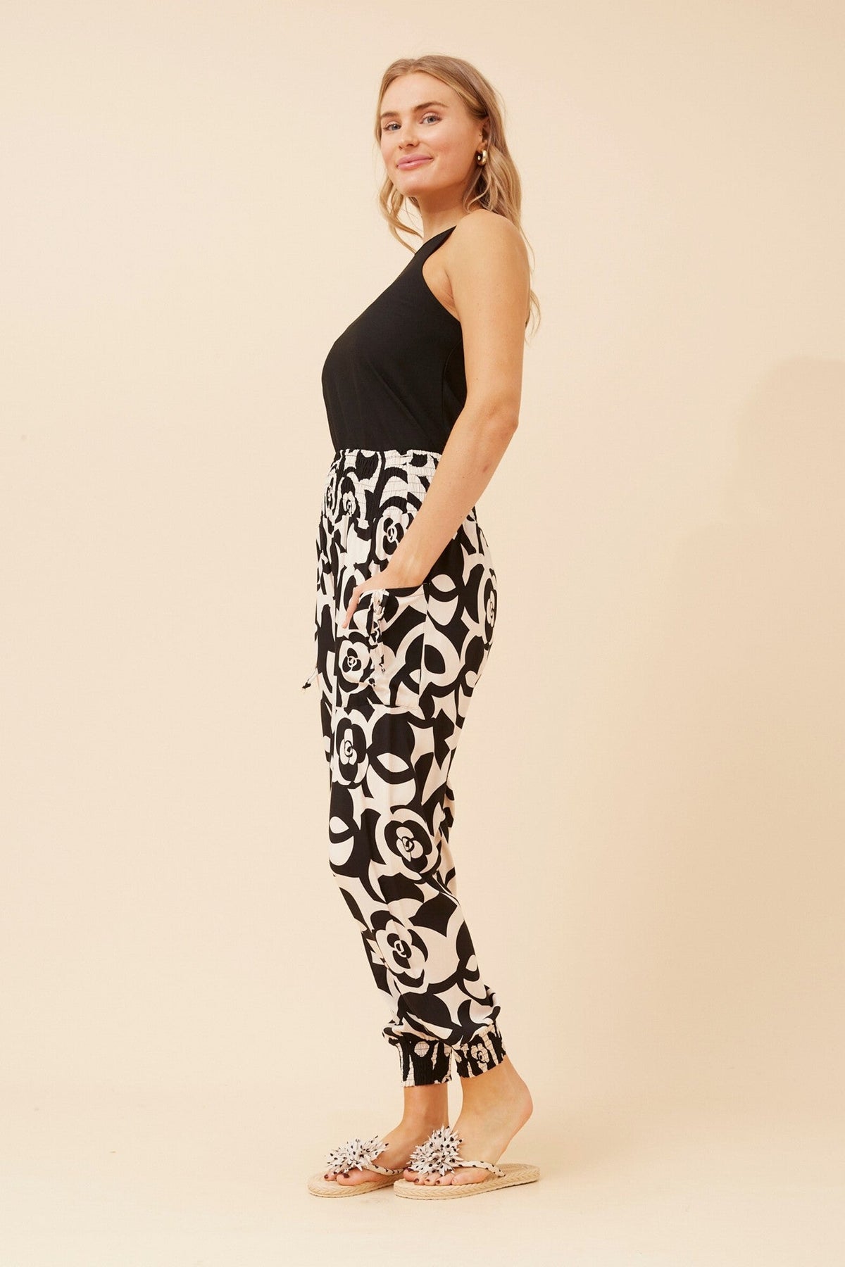 ABSTRACT PRINT HAREM PANTS (Black)