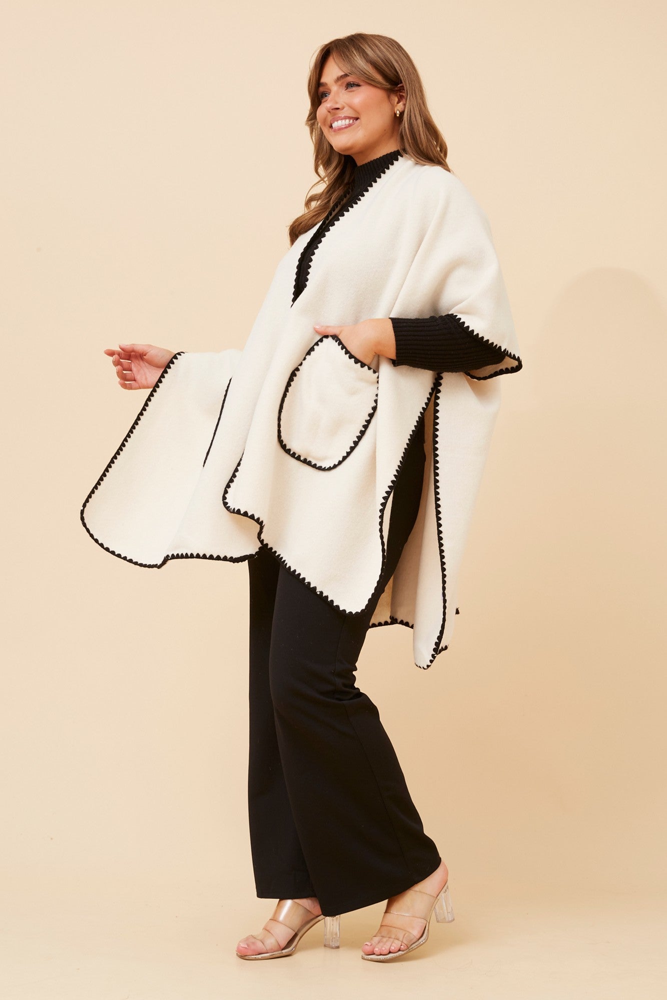 SORCHA SOLID PONCHO (Cream)