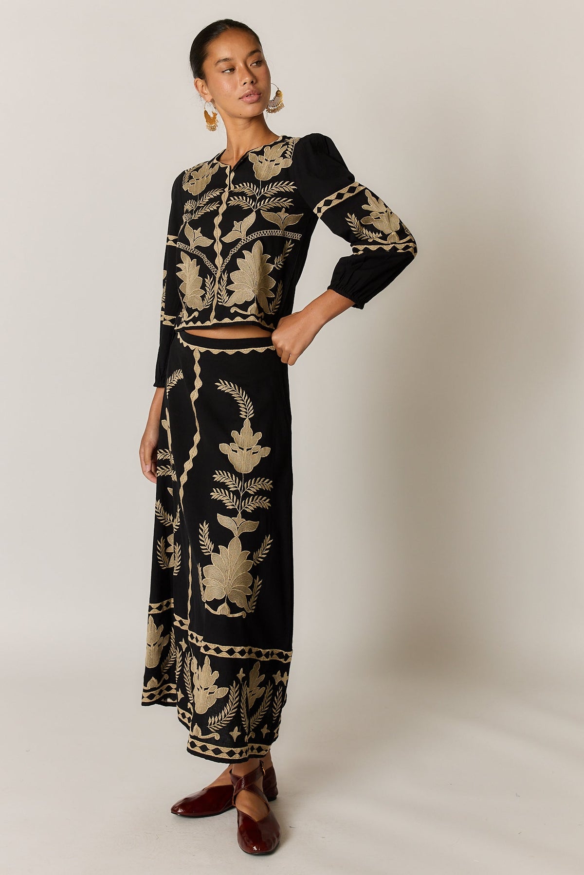 Rubyyaya Arnun Top (Black)
