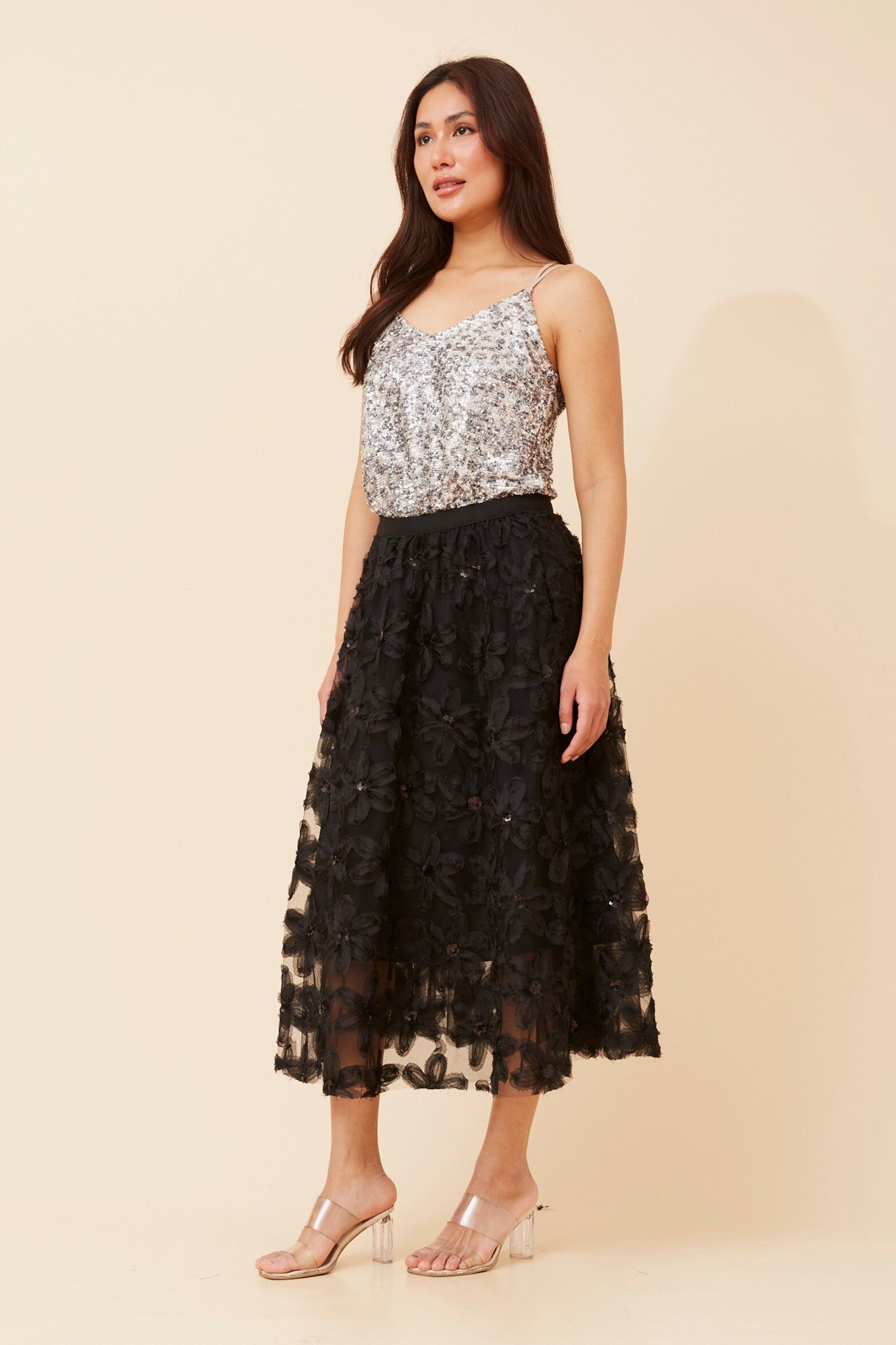 PHOENIX FLORAL EMBROIDERED SKIRT (Black)
