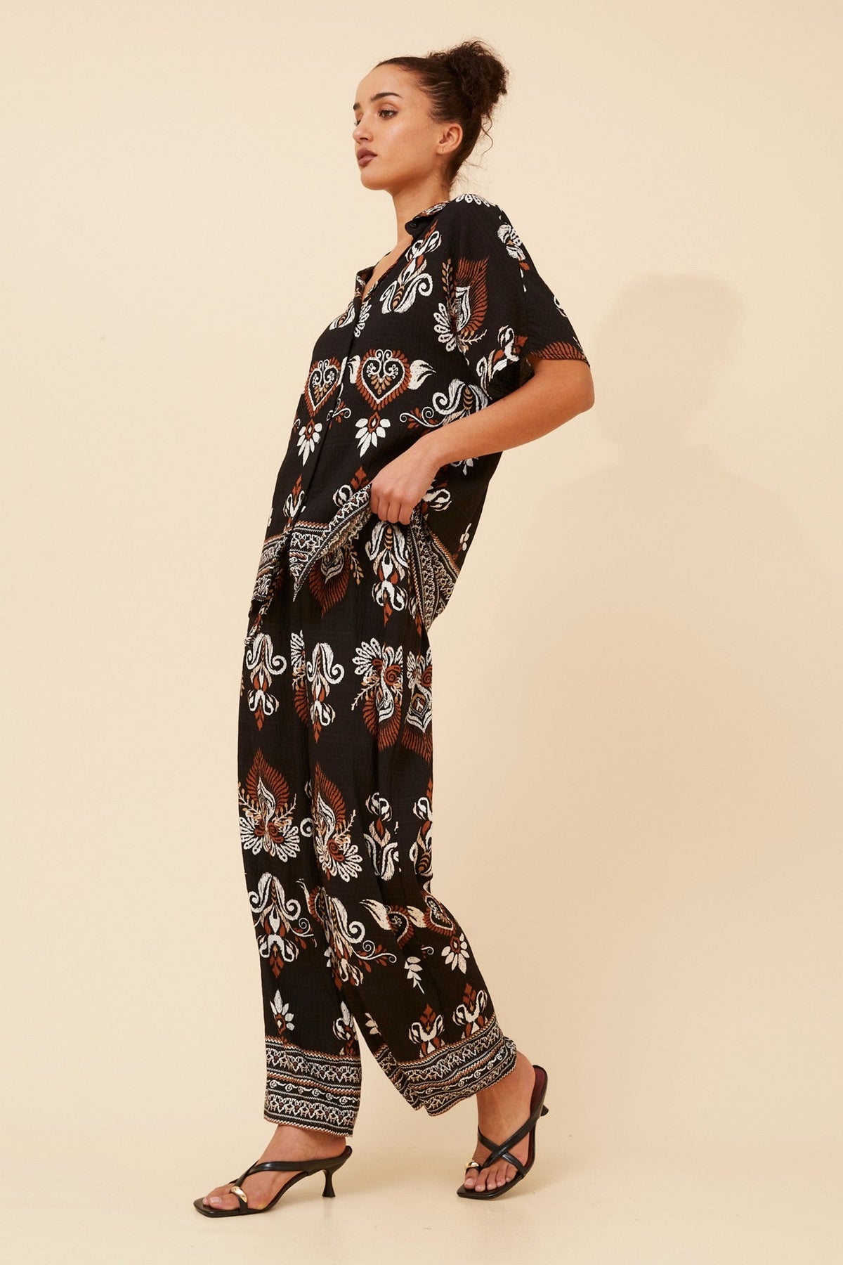 NEVELLE BORDER PRINT TWO-PIECE SET (Black)