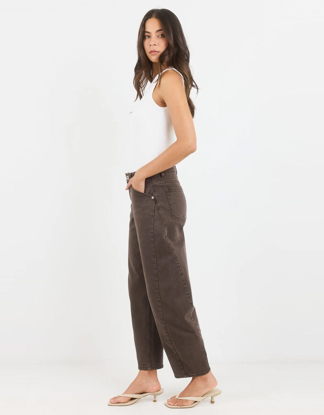 Stories Be Told Idolise Stretch Soft Barrel Jean (Mocha)