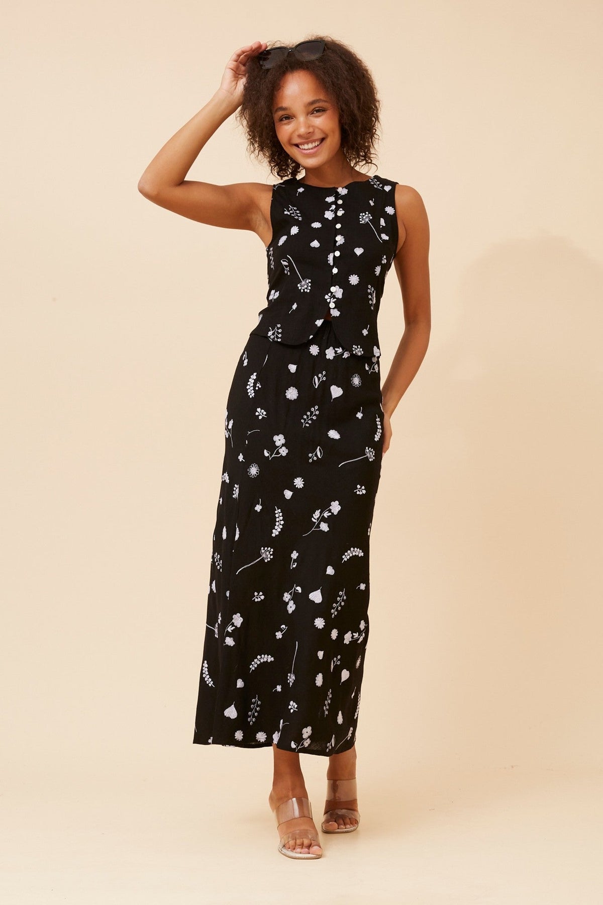 ROCH FLORAL EMBROIDERED VEST (Black)
