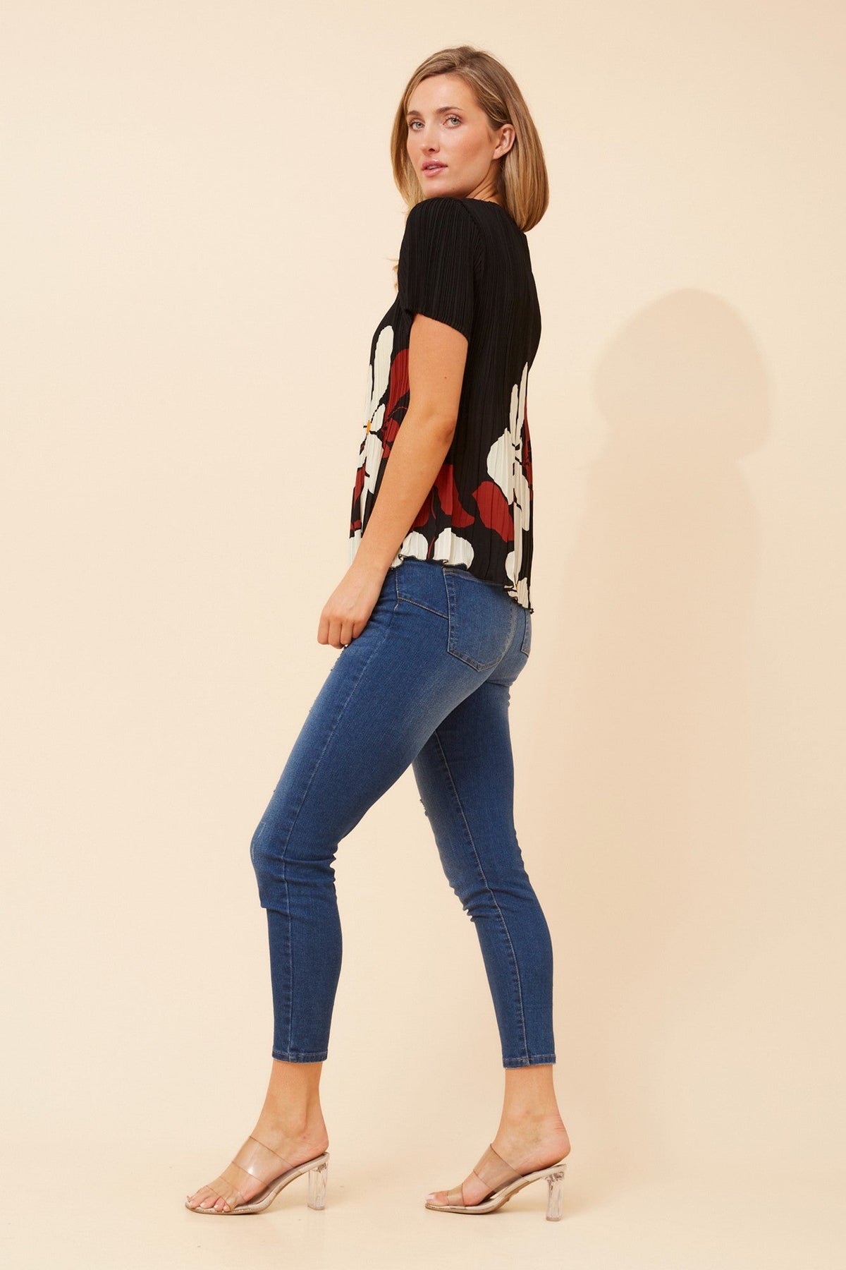JIMELLA FLORAL PLEATED TOP (Black)