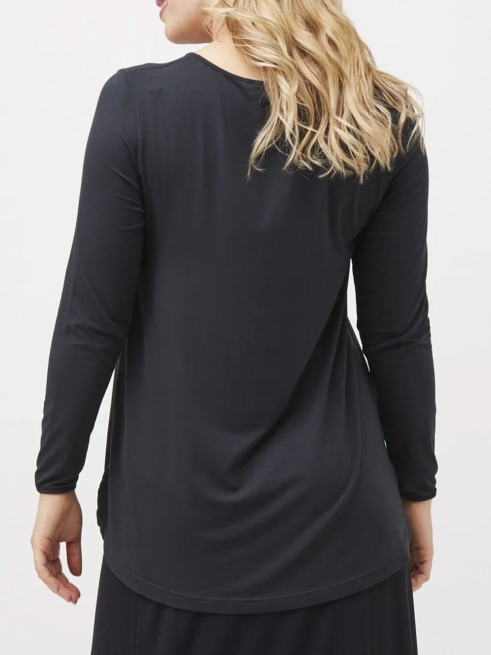 TANI SWING SPLIT HEM LONG SLEEVE TEE (Black)