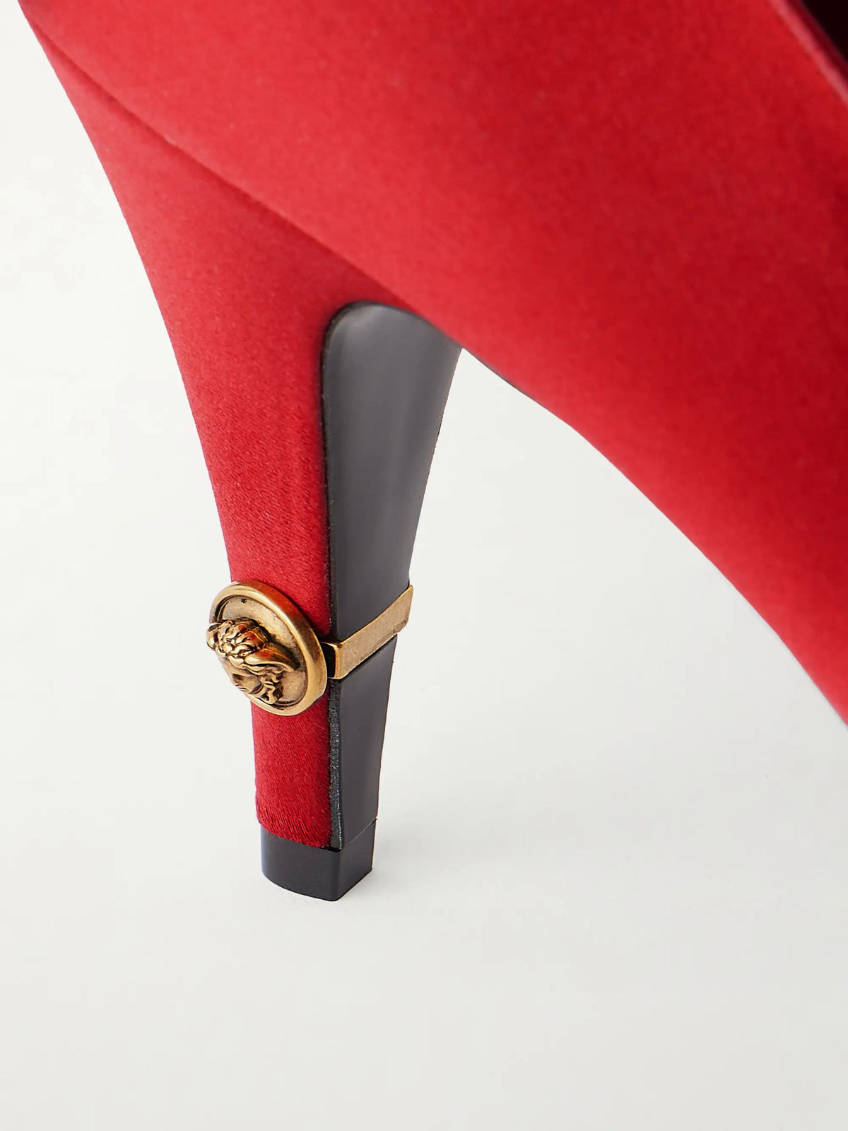Gianni 90 Logo-detailed Satin Pumps