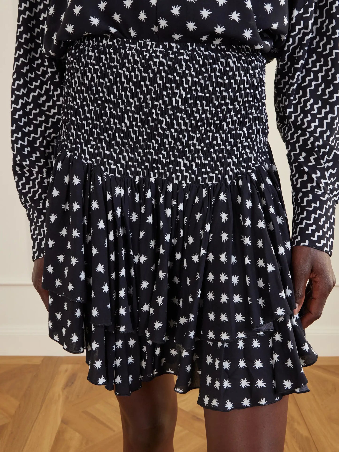 Estrellitas Y Olas Ruffled Mini Skirt