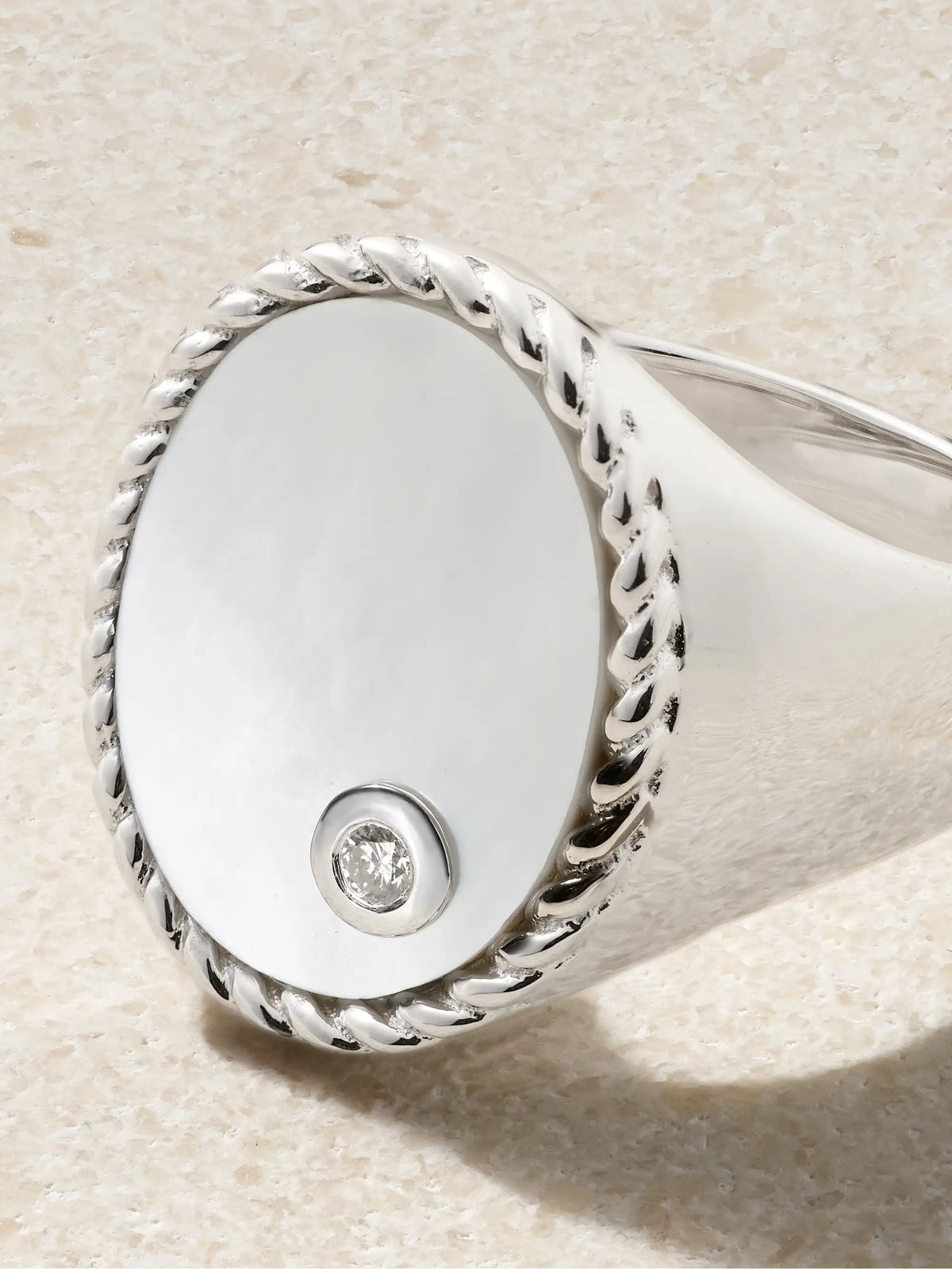 Chevalière Ovale 9-karat White Gold, Mother-of-pearl And Diamond Signet Ring