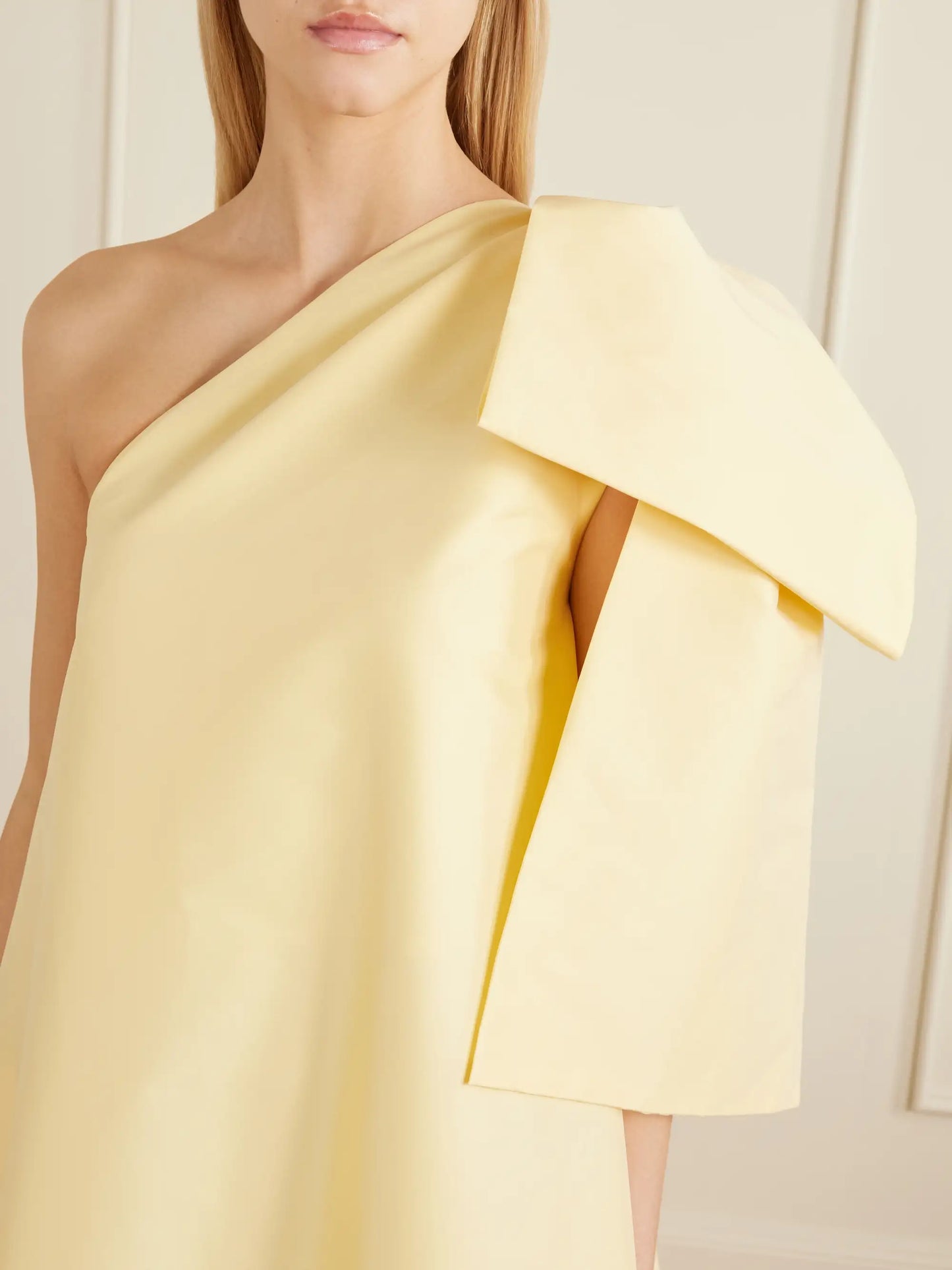 Winnette One-shoulder Crepe Gown