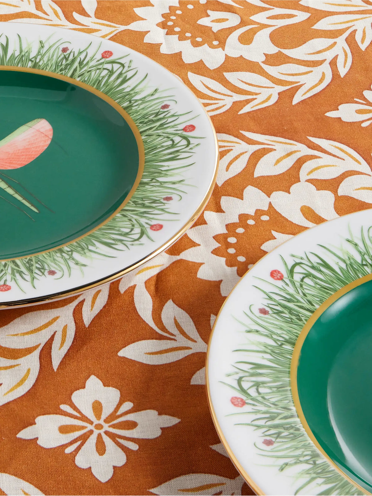 Set Of Two Gold-plated Printed Porcelain Dinner Plates