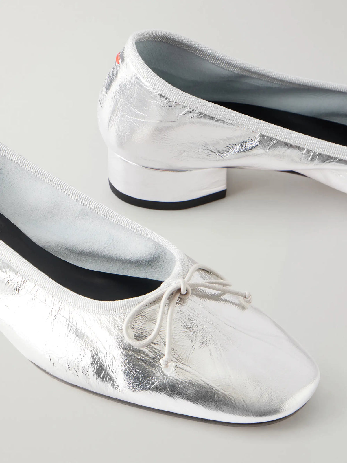 Onda Bow-detailed Crinkled Metallic Leather Pumps