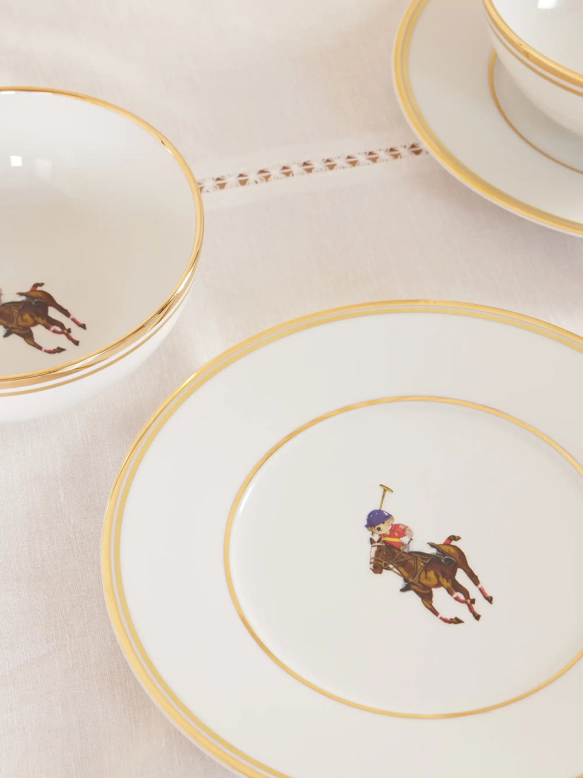 Lunar Set Of Four Gold-plated Porcelain Bowls And Dessert Plates