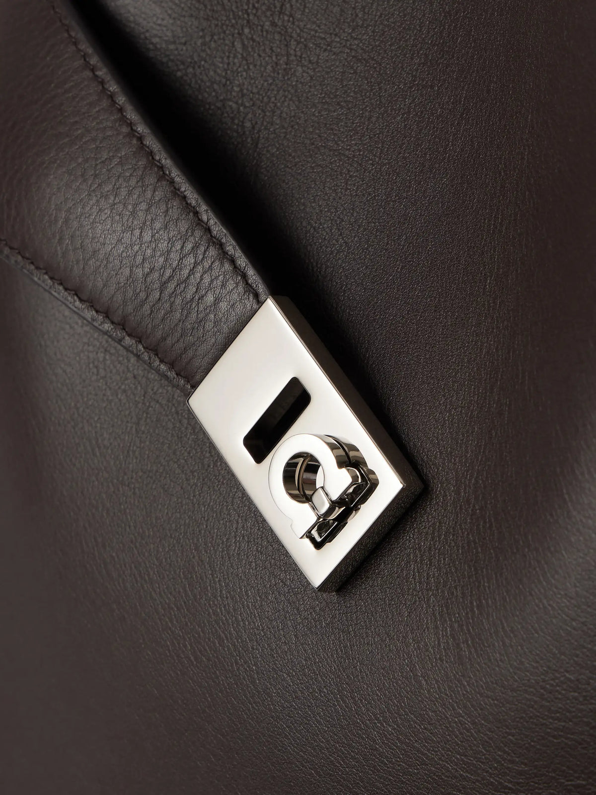 Hug Medium Leather Tote